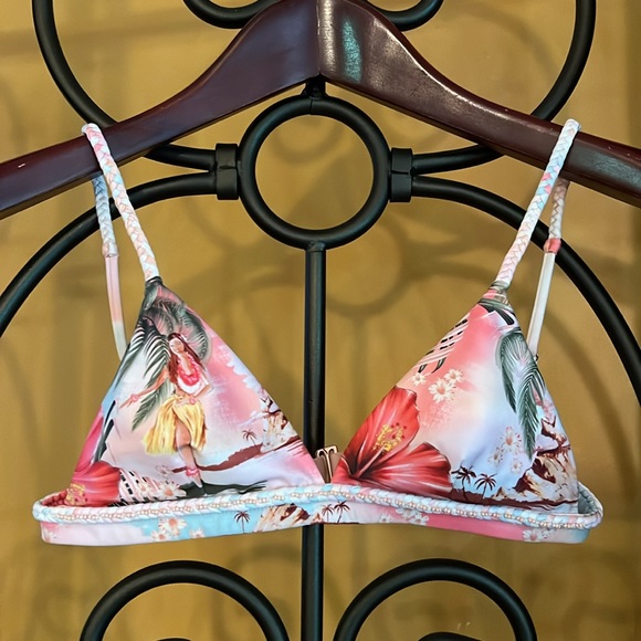 AGUA BENDITA Luau Lisa Mila Bikini Top - Picture 1 of 13